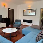 Petrus Superior Apartment - Spacious Three-Room Apartment - Prestigious Location Near Diocletian\'S Palace And Bacvice Beach - The Best Restaurants Within Walking Distance - Free Parking Provided