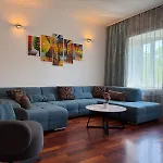 Petrus Superior Apartment - Spacious Three-Room Apartment - Prestigious Location Near Diocletian\'S Palace And Bacvice Beach - The Best Restaurants Within Walking Distance - Free Parking Provided
