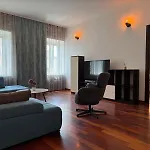 Petrus Superior Apartment - Spacious Three-Room Apartment - Prestigious Location Near Diocletian\'S Palace And Bacvice Beach - The Best Restaurants Within Walking Distance - Free Parking Provided