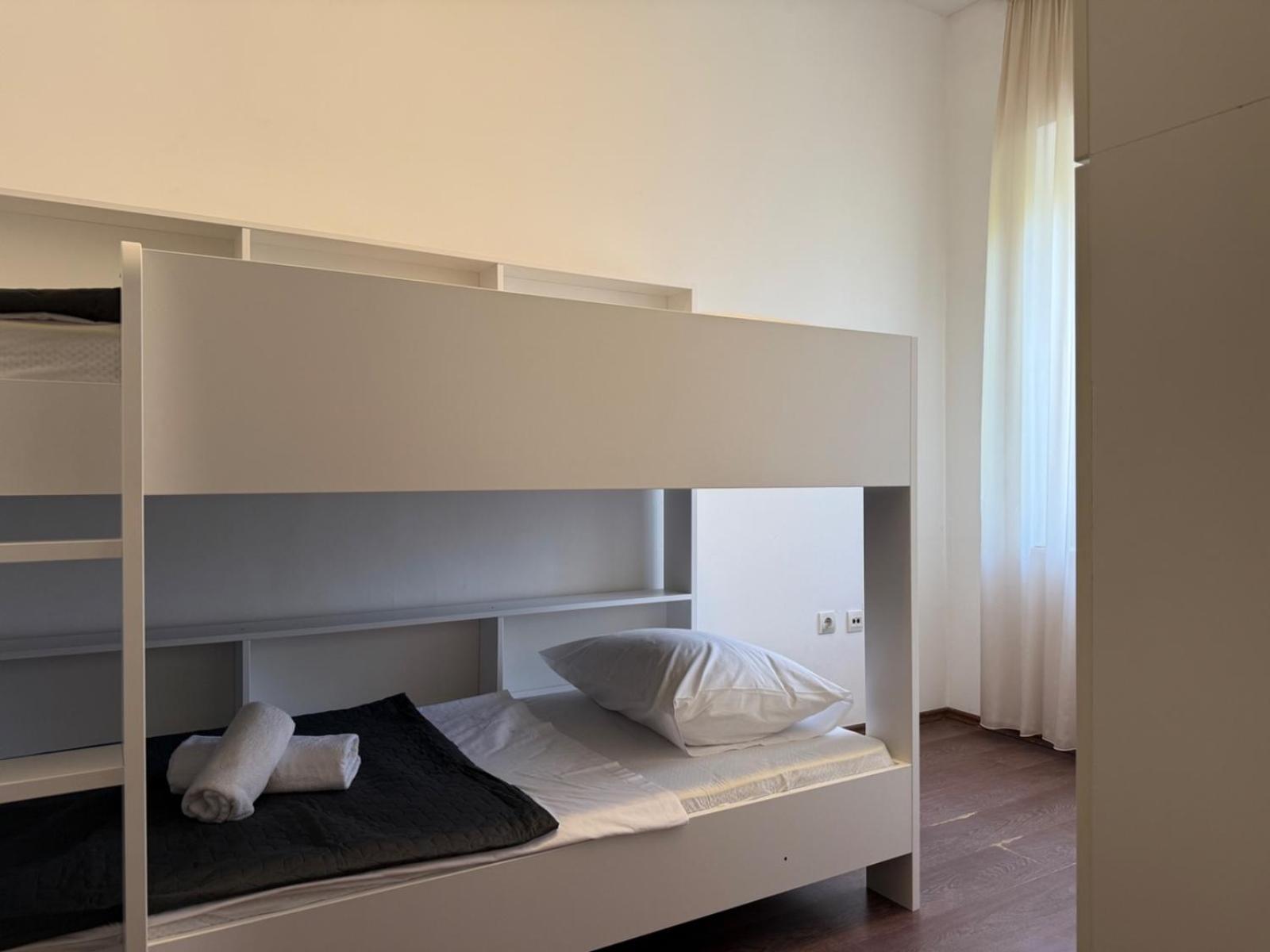 Petrus Superior - Spacious Three-room - Prestigious Location Near Diocletian's Palace And Bacvice - The Restaurants Within Walking Distance - Free Parking Provided * Split