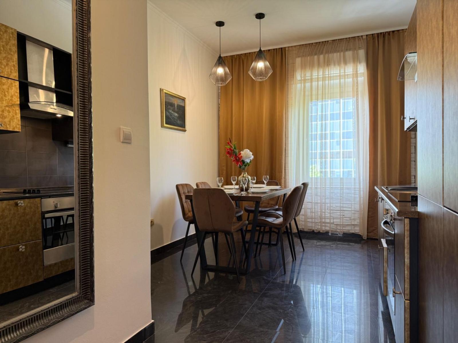 Petrus Superior - Spacious Three-room - Prestigious Location Near Diocletian's Palace And Bacvice - The Restaurants Within Walking Distance - Free Parking Provided Apartment *