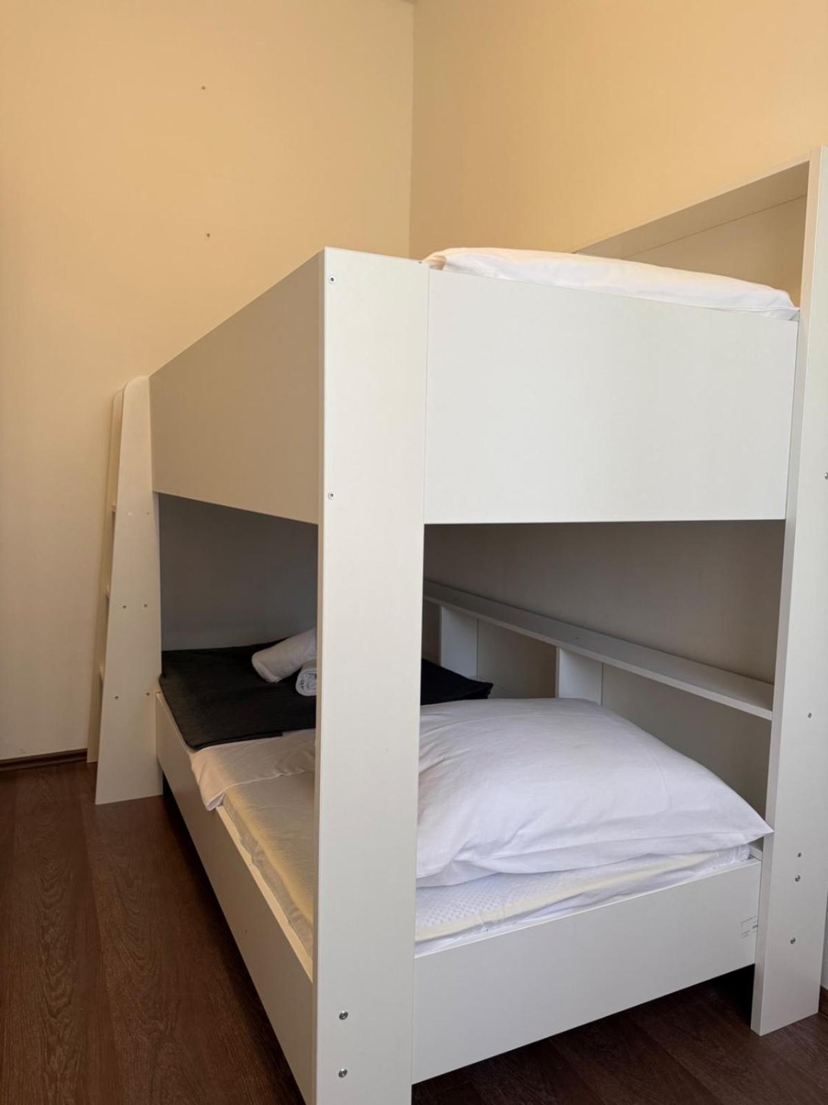Petrus Superior - Spacious Three-room - Prestigious Location Near Diocletian's Palace And Bacvice - The Restaurants Within Walking Distance - Free Parking Provided * Split
