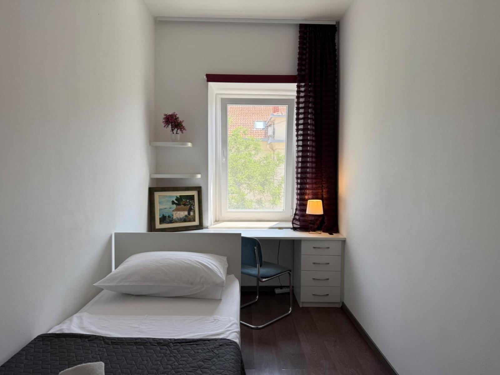 Apartment Petrus Superior - Spacious Three-room - Prestigious Location Near Diocletian's Palace And Bacvice - The Restaurants Within Walking Distance - Free Parking Provided *