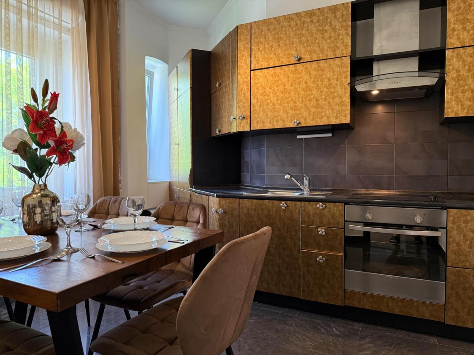 Petrus Superior - Spacious Three-room - Prestigious Location Near Diocletian's Palace And Bacvice - The Restaurants Within Walking Distance - Free Parking Provided Apartment Split