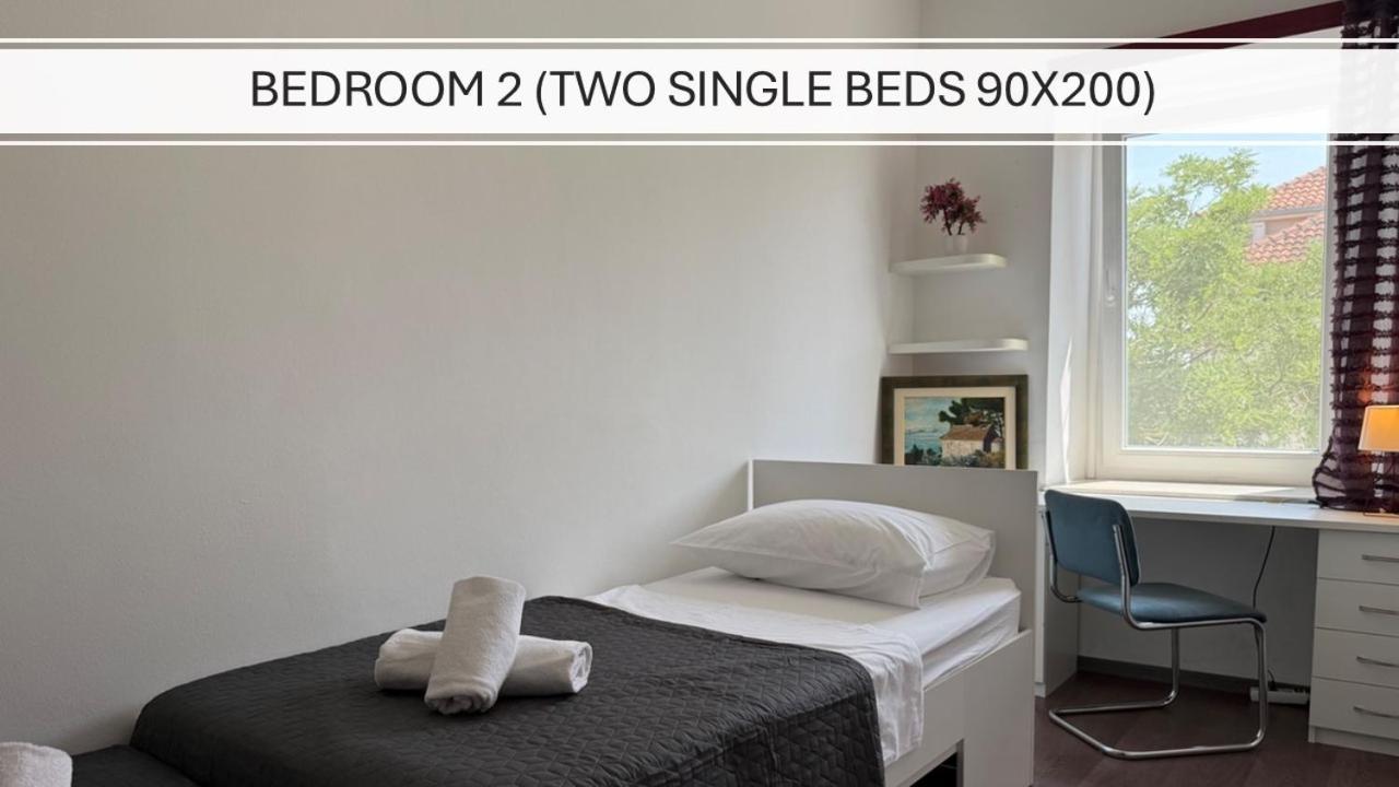 Apartment Petrus Superior - Spacious Three-room - Prestigious Location Near Diocletian's Palace And Bacvice - The Restaurants Within Walking Distance - Free Parking Provided