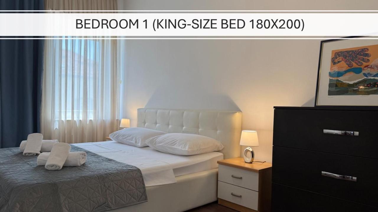 Apartment Petrus Superior - Spacious Three-room - Prestigious Location Near Diocletian's Palace And Bacvice - The Restaurants Within Walking Distance - Free Parking Provided